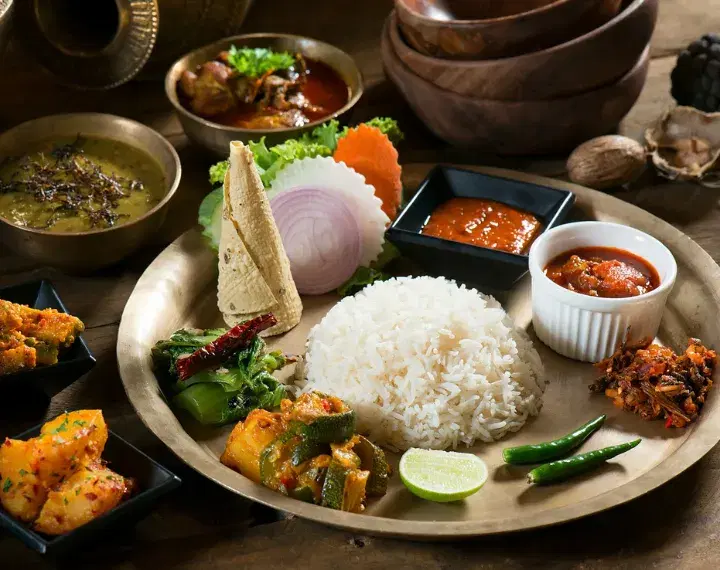 Food & Local Experience Guides